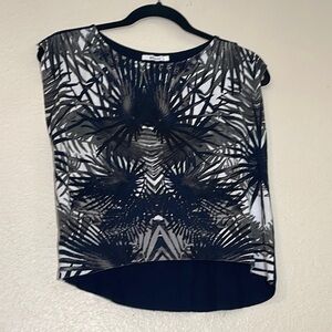 Bailey 44 Short Sleeve Soft Stretchy Raw Hem Palm Print Top XS